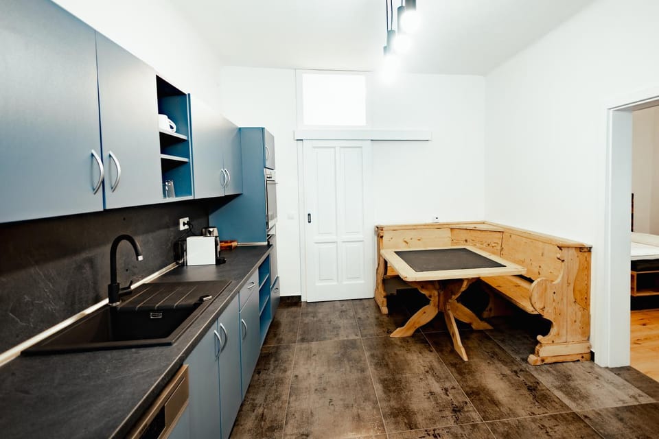 Kitchen or kitchenette, Dining area, minibar, oven, pet friendly, stove