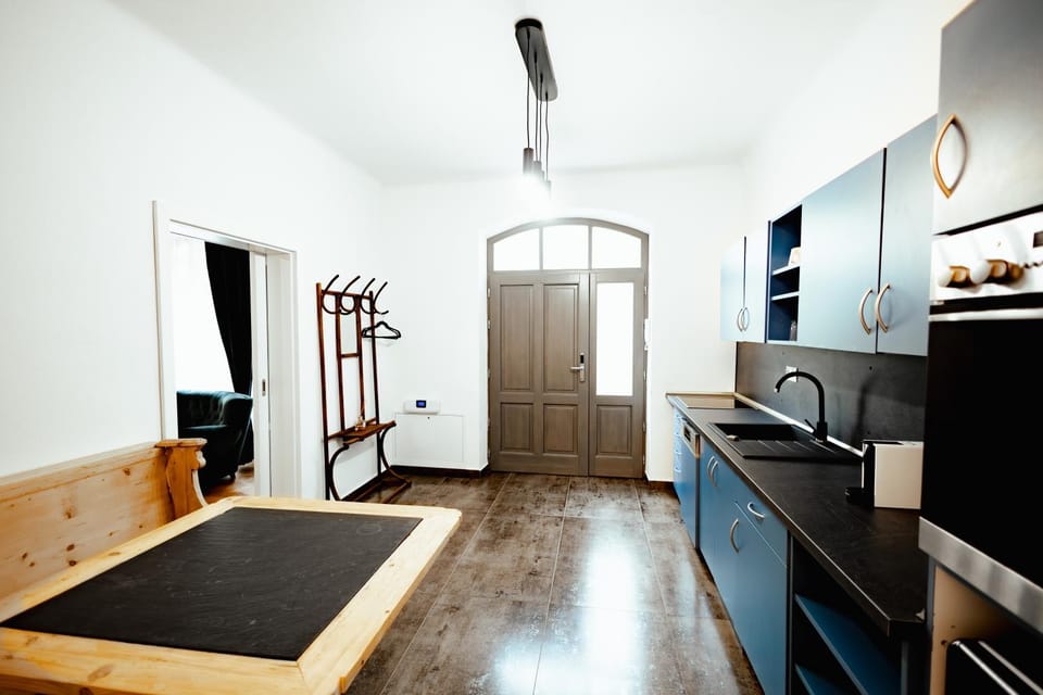 Kitchen or kitchenette, Dining area, dishwasher, minibar, oven, pet friendly