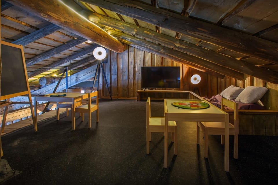 TV and multimedia, Living room, Seating area