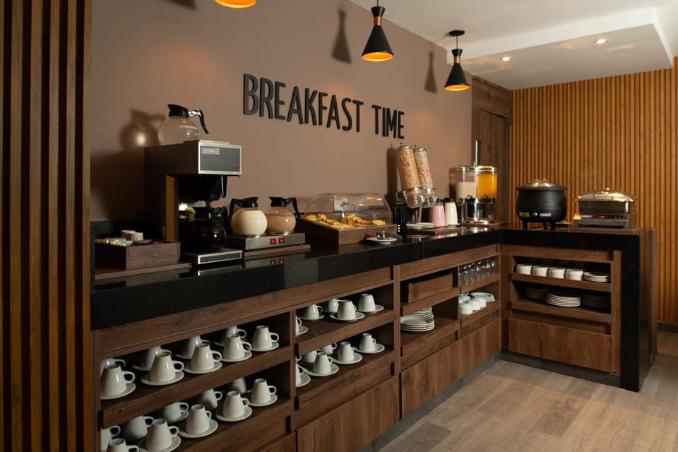 Coffee/tea facilities, Breakfast, Continental breakfast
