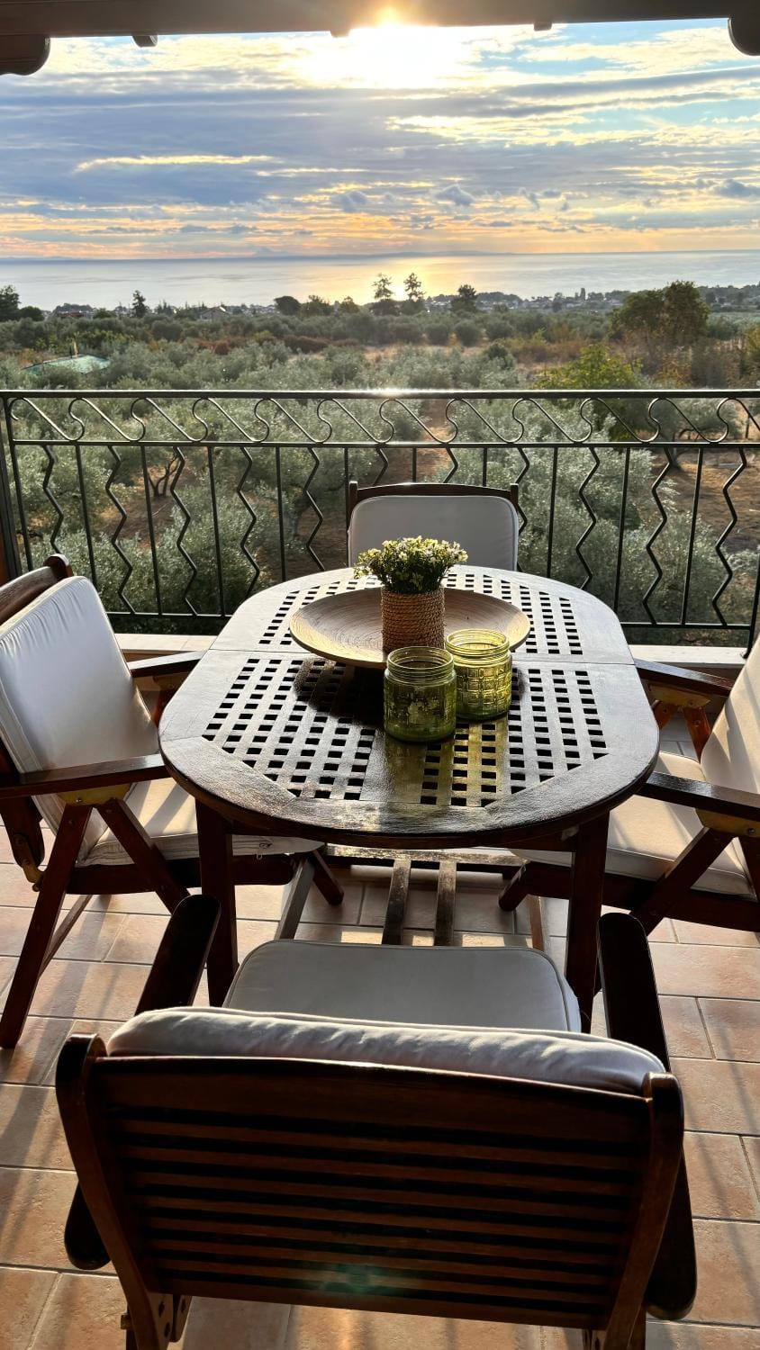 City view, Landmark view, Sea view, Street view, Breakfast