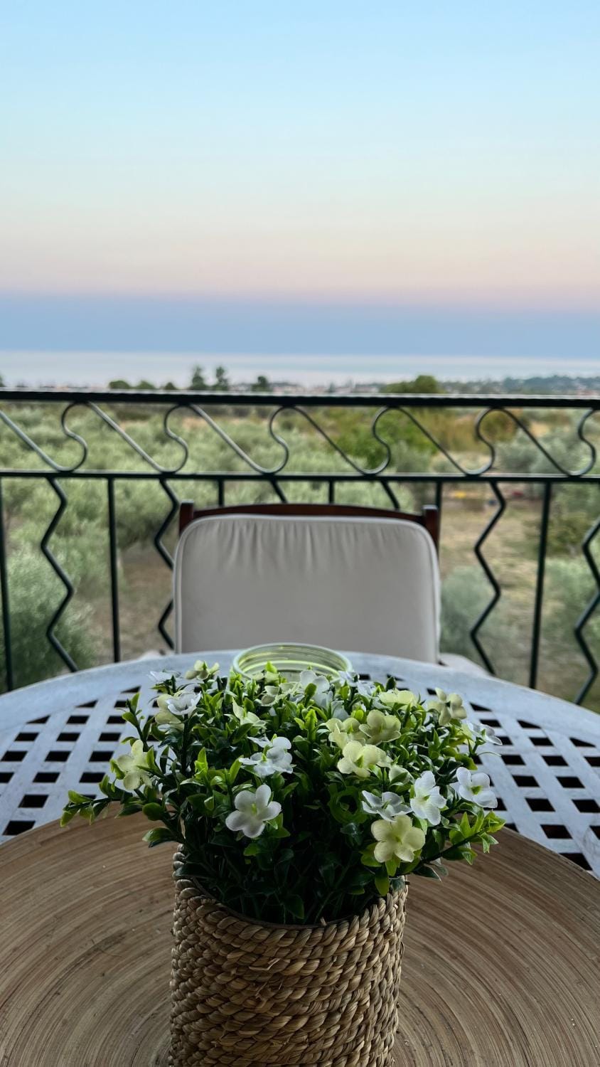 Day, Natural landscape, View (from property/room), Balcony/Terrace, Dining area, Sea view