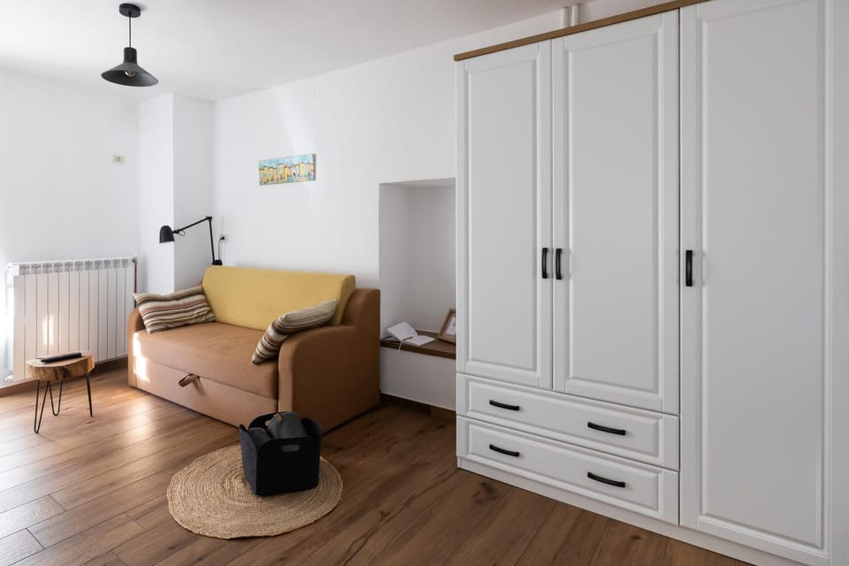 Living room, internet, wardrobe