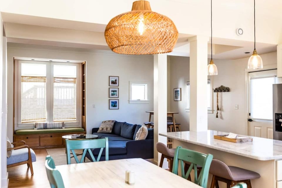 Days Like This -spacious home steps from the beach House in Pensacola Beach