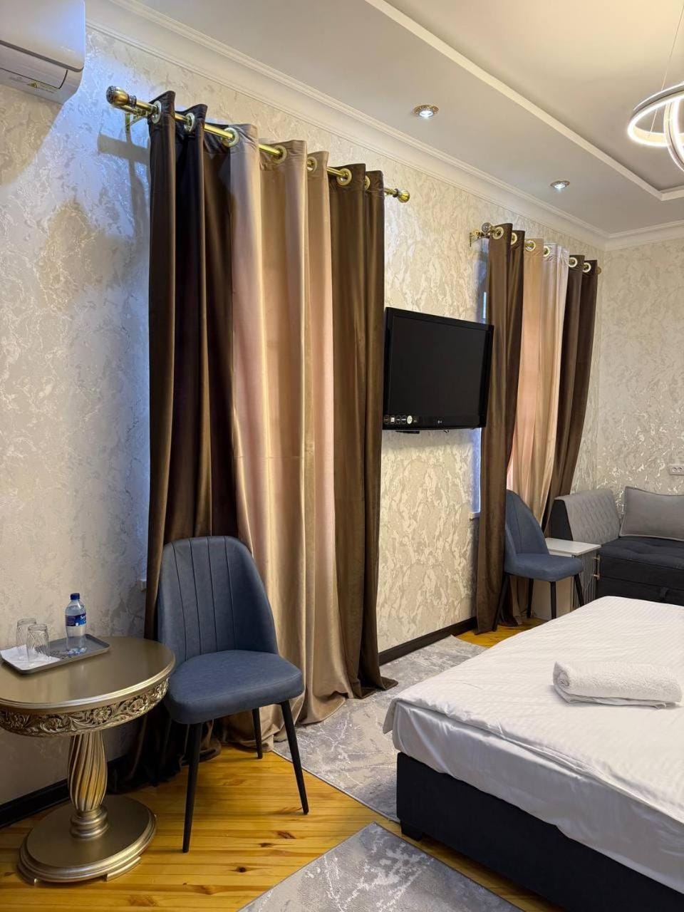 Property building, Photo of the whole room