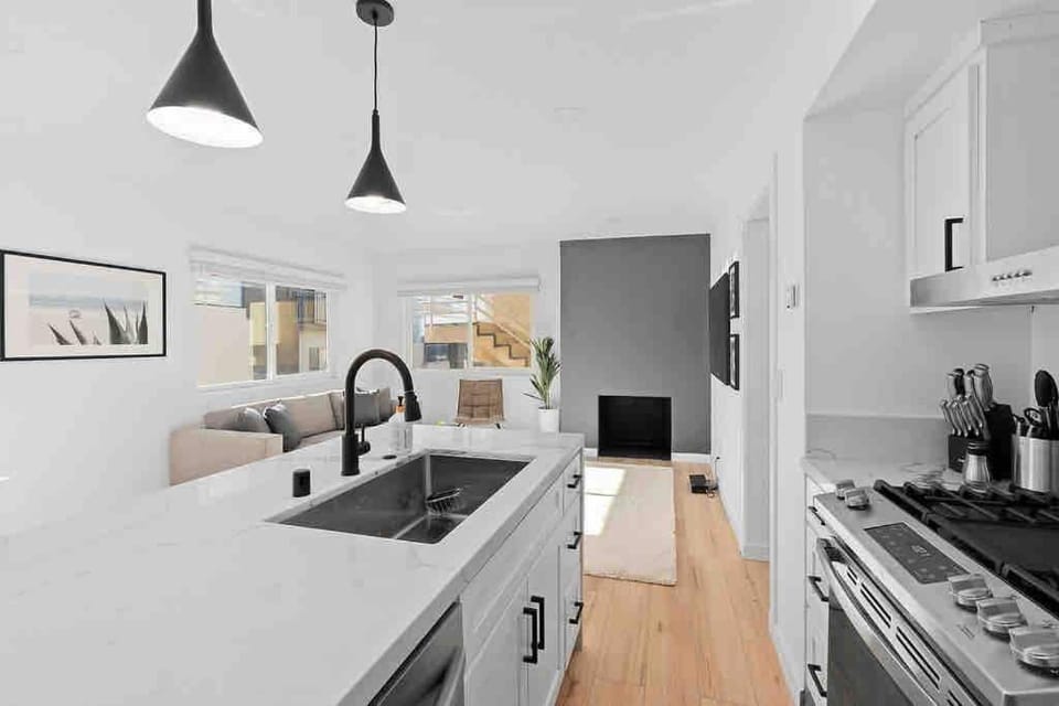 Brand New Ocean-View Beach Home Steps to the Sand! House in Manhattan Beach