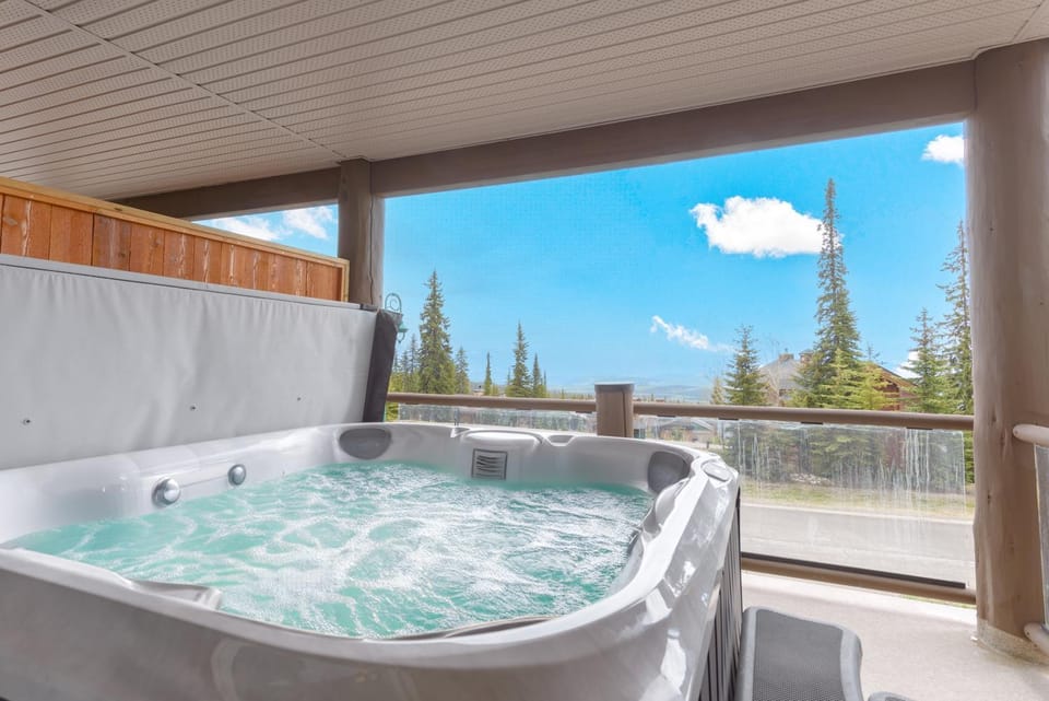 Snowy Creek Chalet Chalet in British Columbia