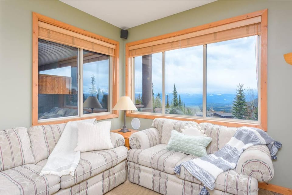 Snowy Creek Chalet Chalet in British Columbia