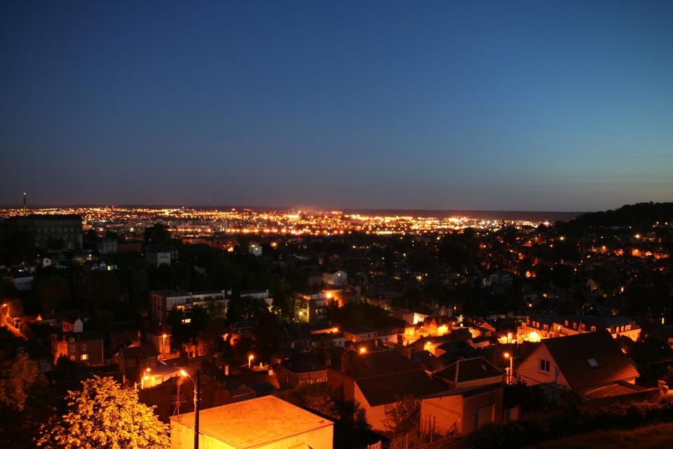 Neighbourhood, Balcony/Terrace, City view, Street view, Swimming pool