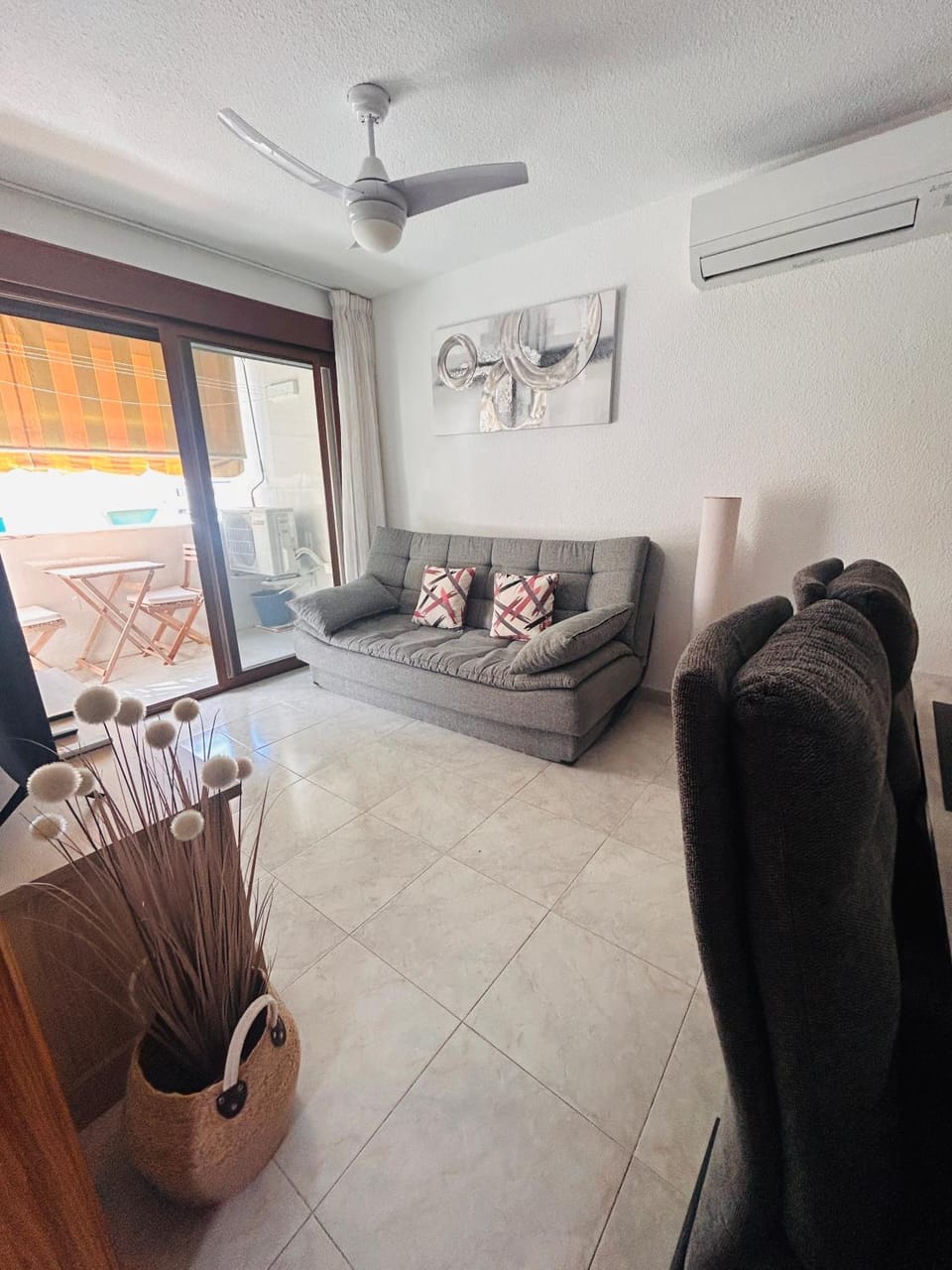Living room, Seating area, air conditioner