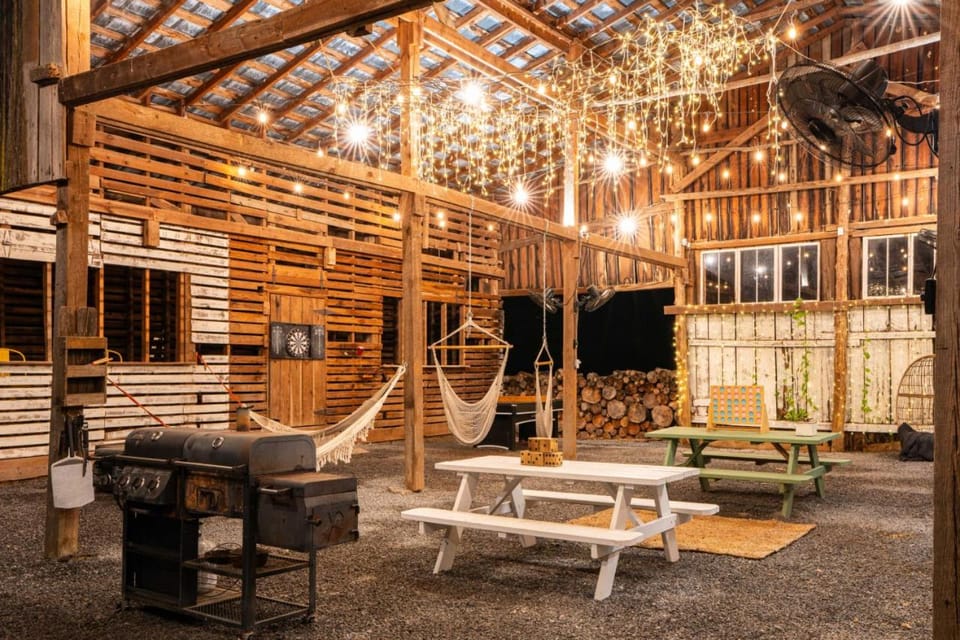 Meadow View Romantic Nature Stay w Barn, Outdoor Tub and Sauna Apartment in Douglas Lake