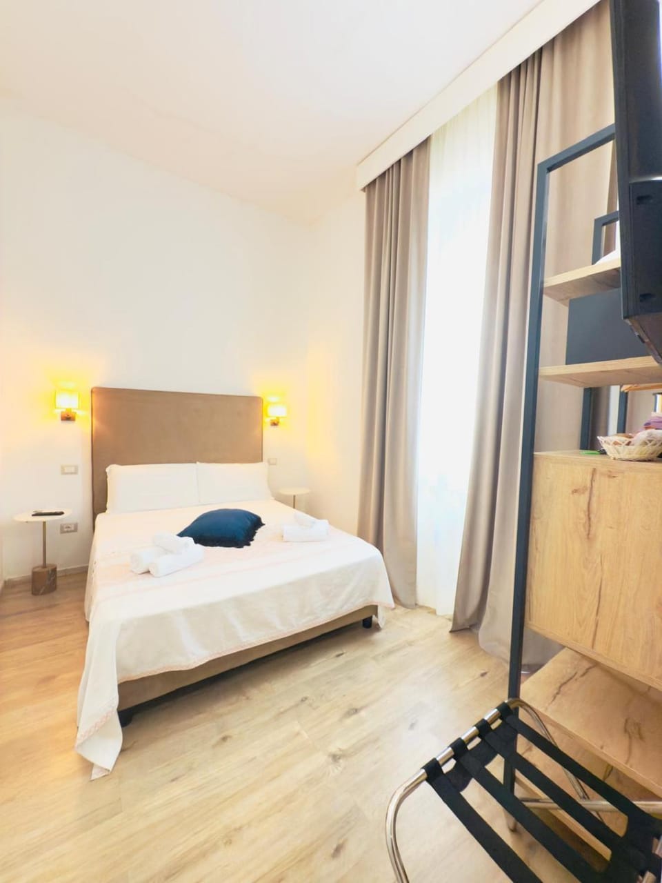Bed, Photo of the whole room