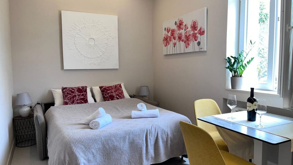 Living room, Bedroom