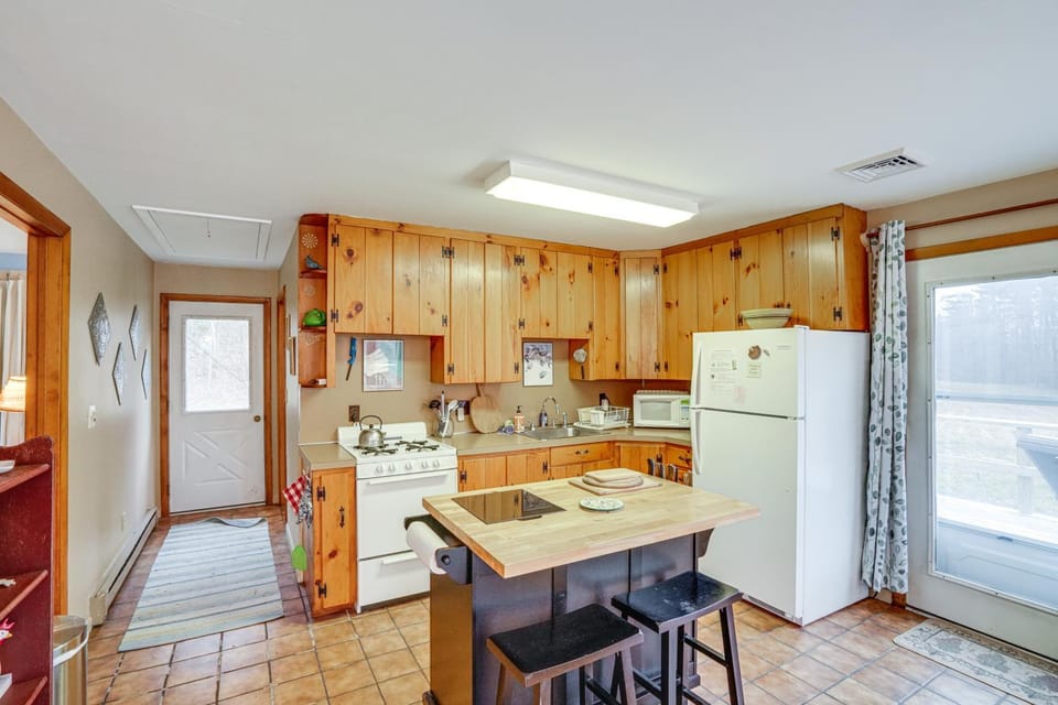Hawley Home w/ Deck: 4 Mi to Berkshire East Resort House in Massachusetts