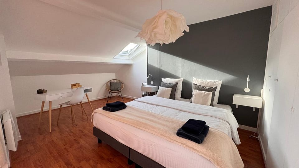 Bed, Photo of the whole room