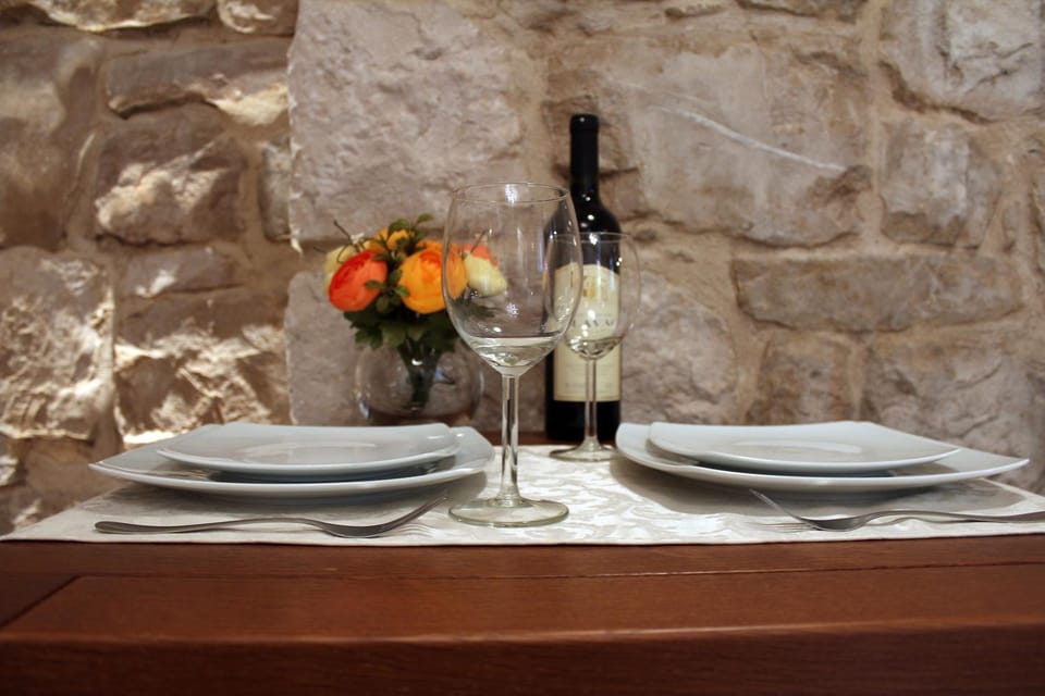 Day, Decorative detail, Dining area