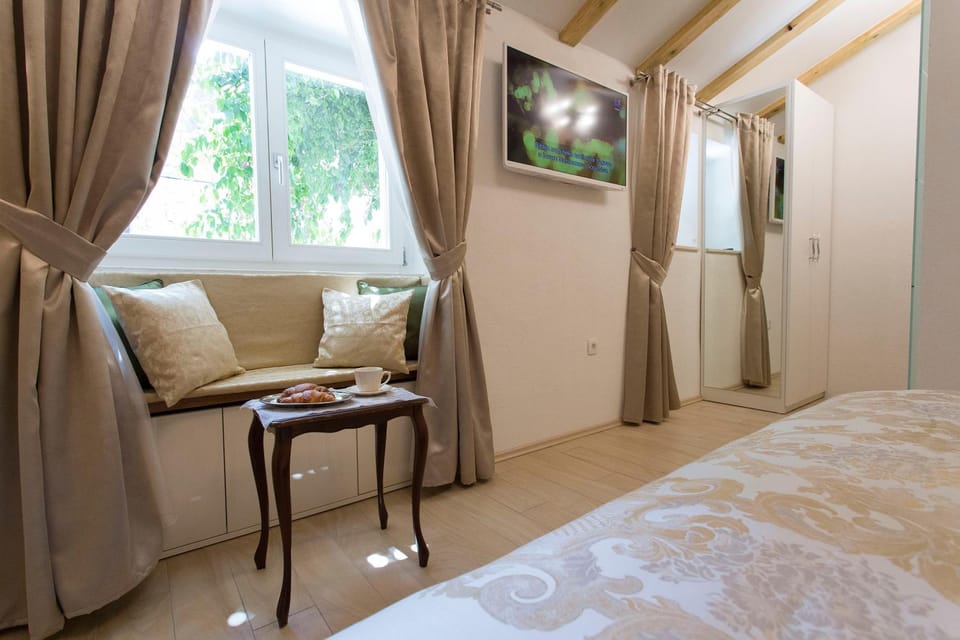 Bed, TV and multimedia, Other, wardrobe