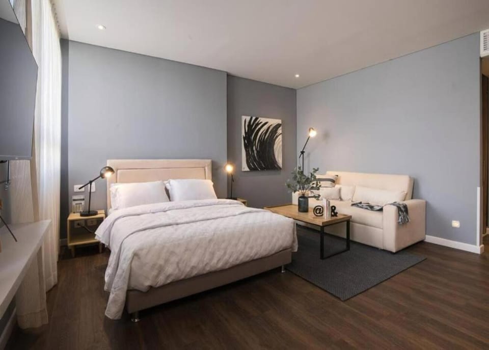 Bed, TV and multimedia, Living room, Photo of the whole room, Bedroom