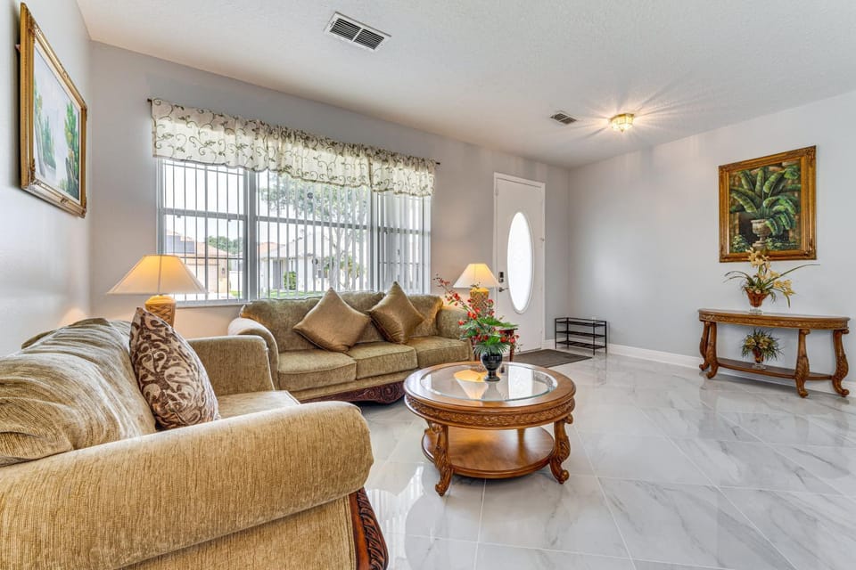 22 Mi to Disney: Kissimmee Home w/ Pool & Hot Tub House in Kissimmee