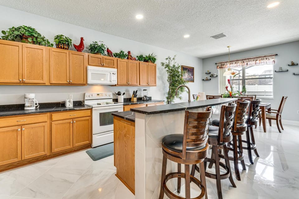 22 Mi to Disney: Kissimmee Home w/ Pool & Hot Tub House in Kissimmee