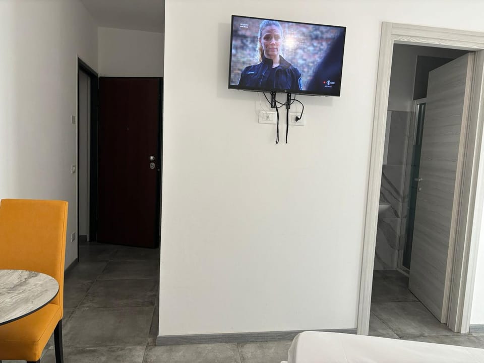 TV and multimedia, Photo of the whole room