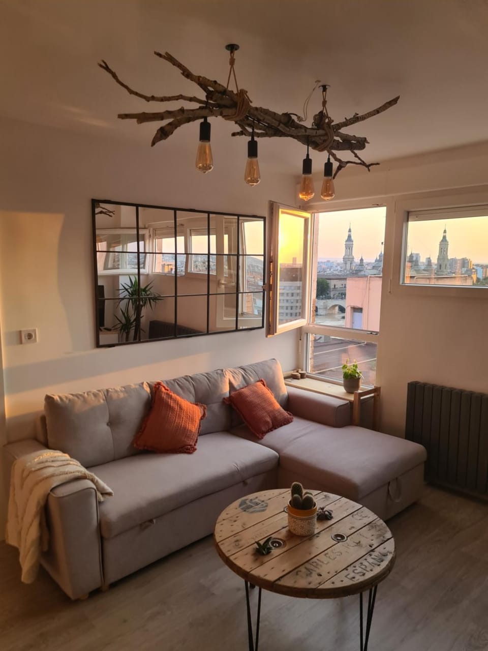 View (from property/room), Living room, City view, City view, Landmark view, Landmark view