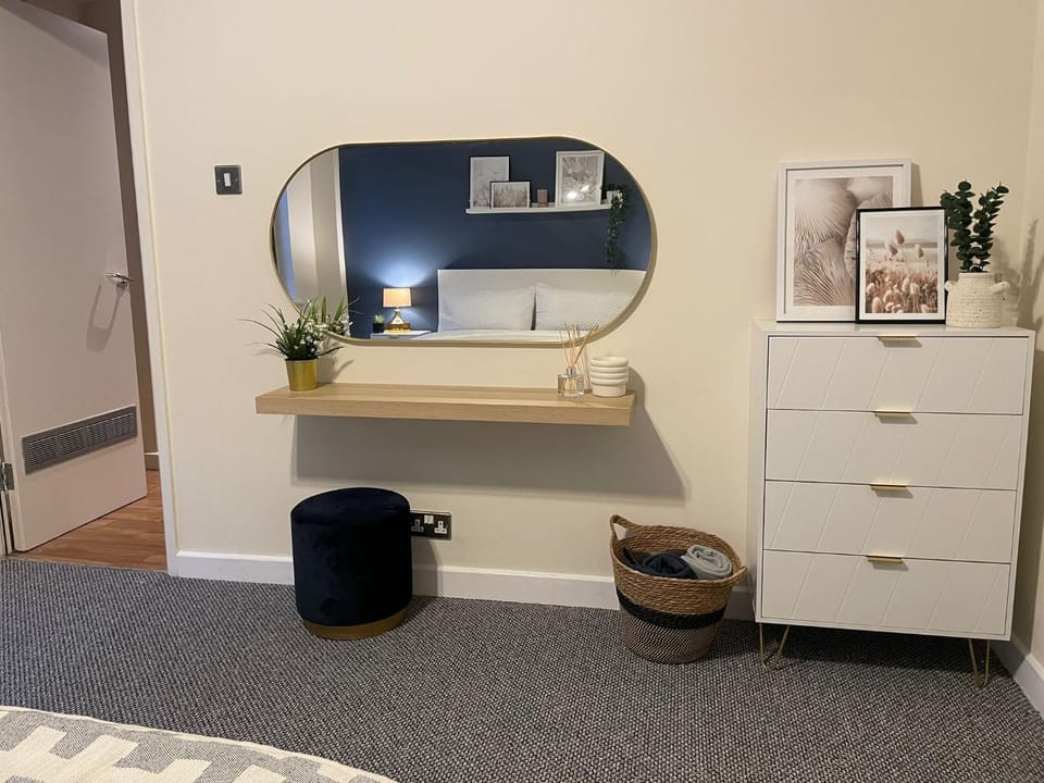 Bedroom, hair dresser