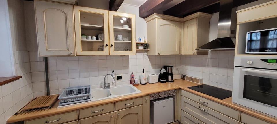 Kitchen or kitchenette, kitchen