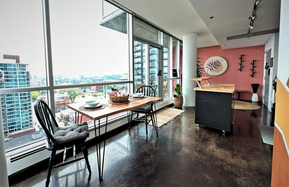 View (from property/room), Kitchen or kitchenette, Dining area