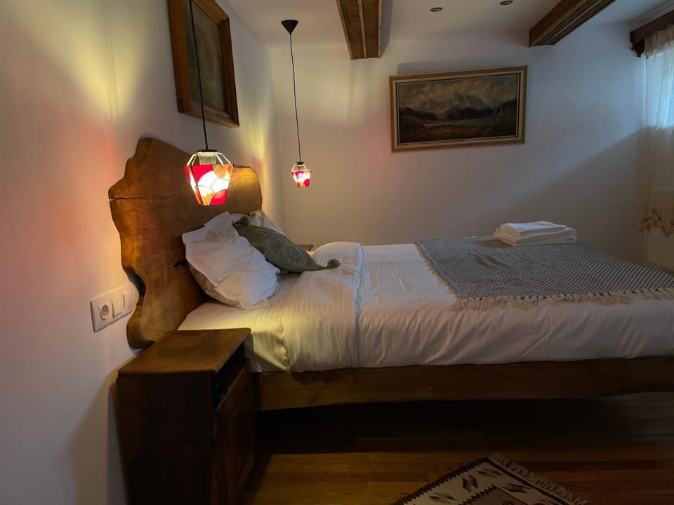 Camera Cedru - CĂTUN Bed and Breakfast in Sinaia