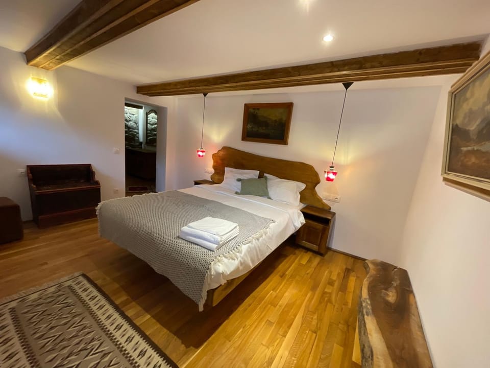 Camera Cedru - CĂTUN Bed and Breakfast in Sinaia