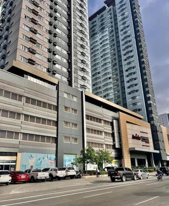 Property building, Day, Location