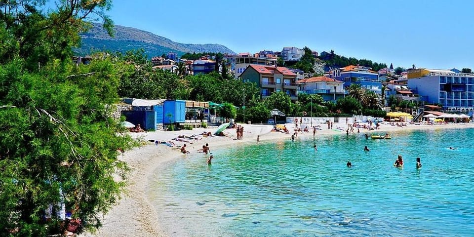 Neighbourhood, Beach