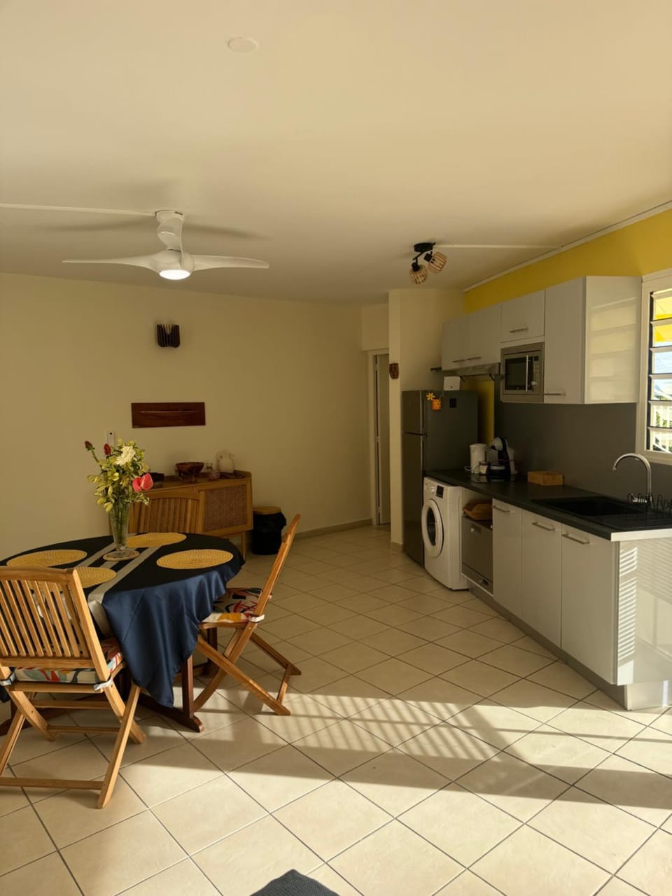 Kitchen or kitchenette, On site, dishwasher, microwave, washing machine, kitchen