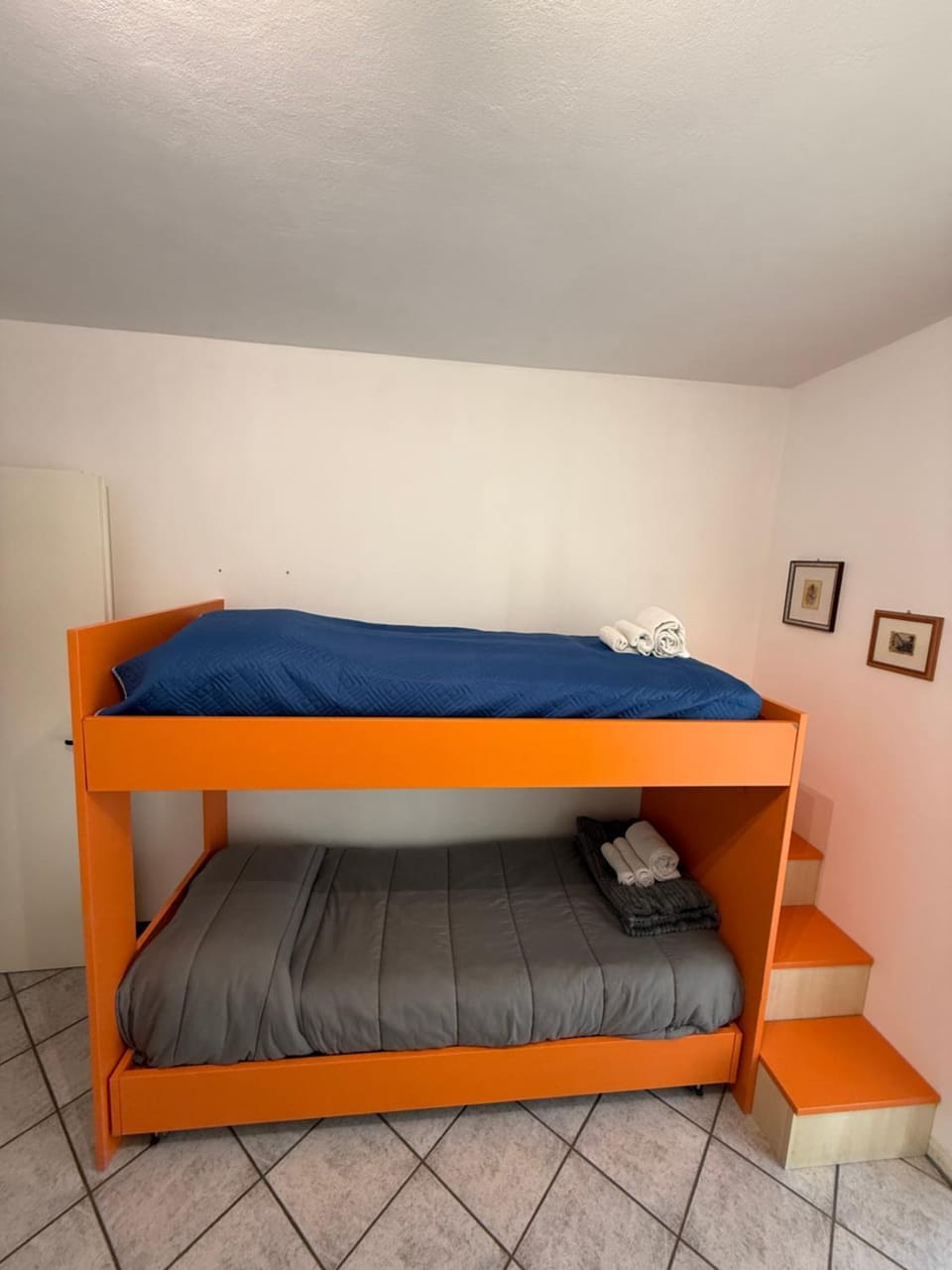 Bed, Photo of the whole room, Bedroom, bunk bed