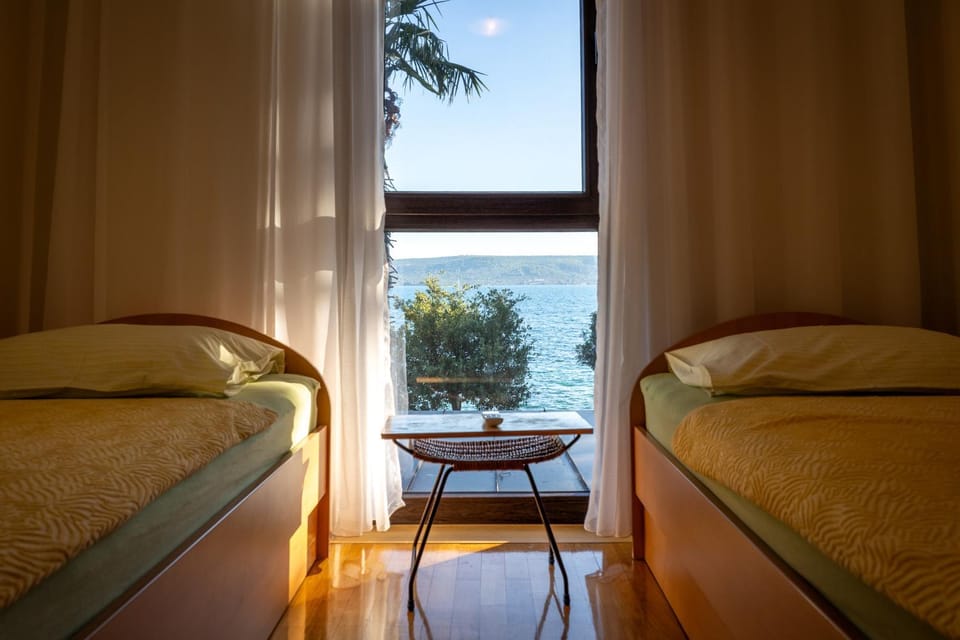 Bedroom, Lake view