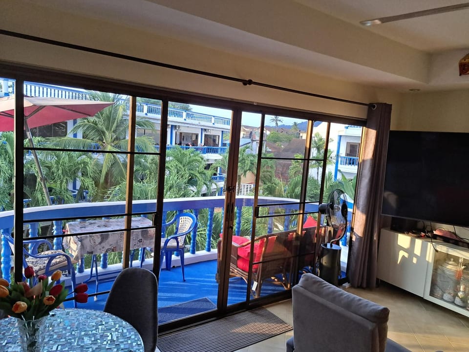 View (from property/room), Balcony/Terrace, Living room, Seating area, Dining area
