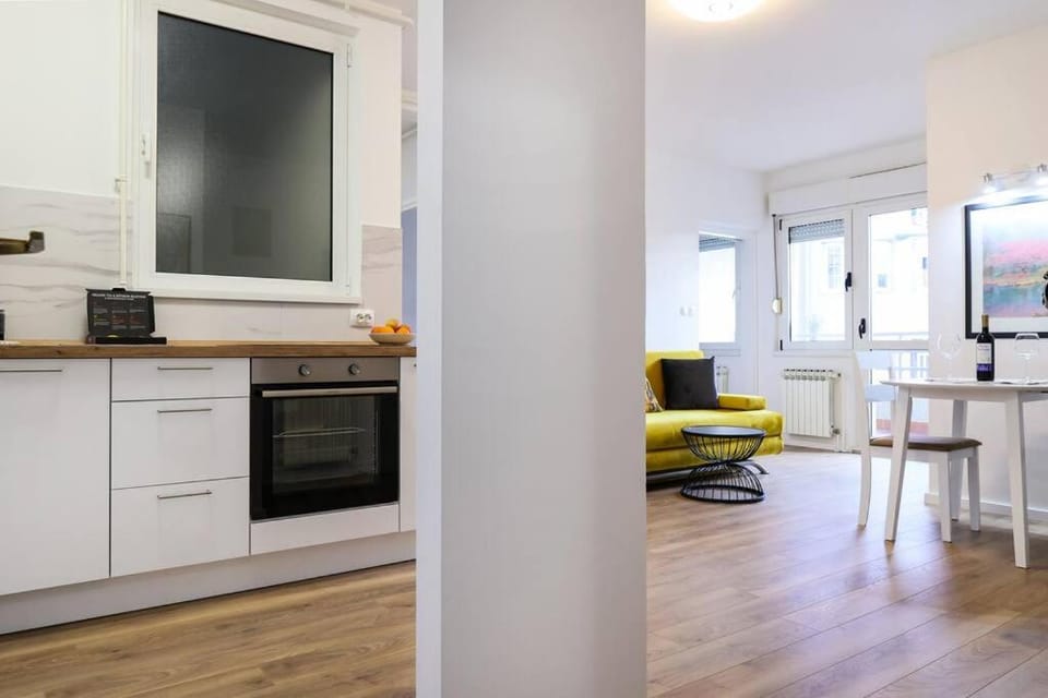 White & Bright Escape 1BDR apt Apartment in City of Zagreb