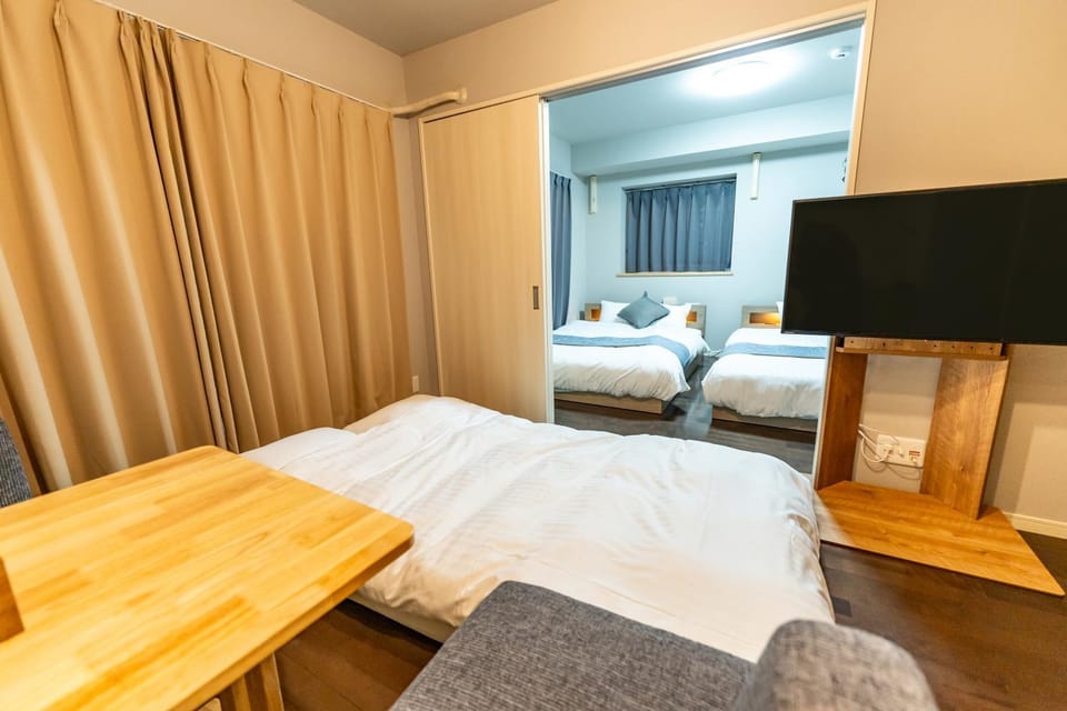 Bed, TV and multimedia, Living room, Bedroom