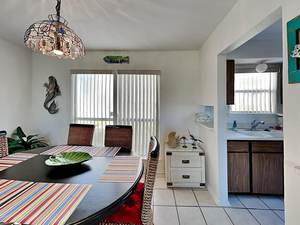 Kitchen or kitchenette, Seating area, Dining area, furniture