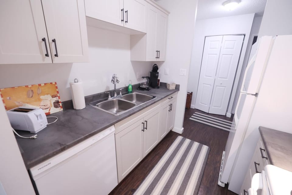 Paris Plaza Apartment in Michigan