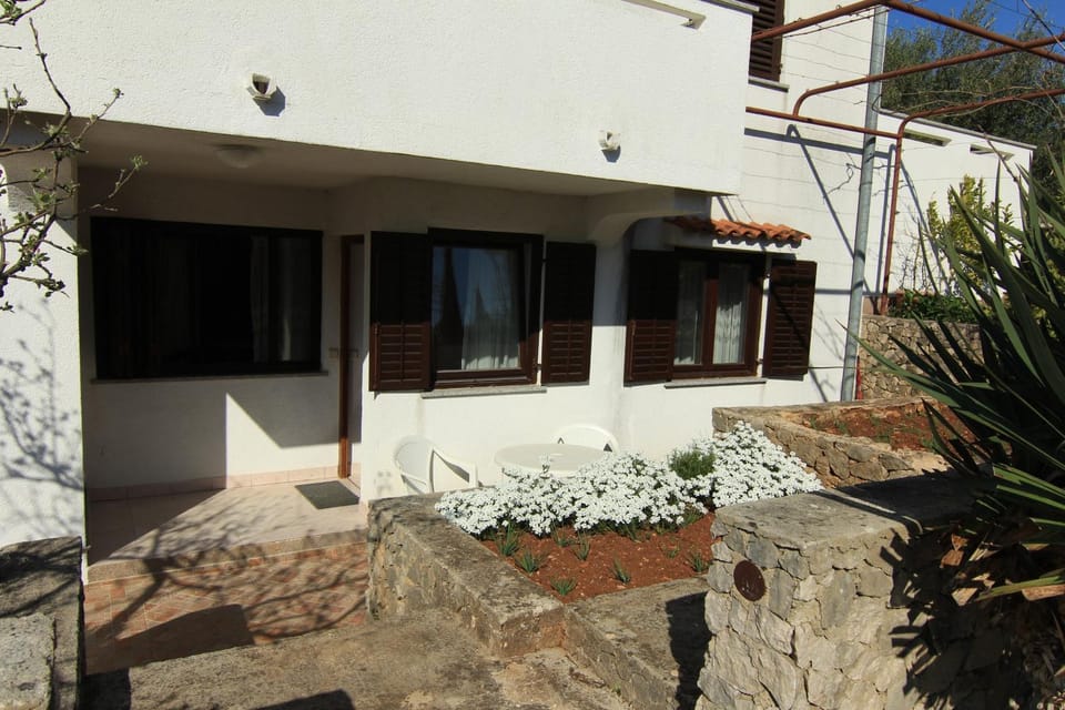 Location, children, Family