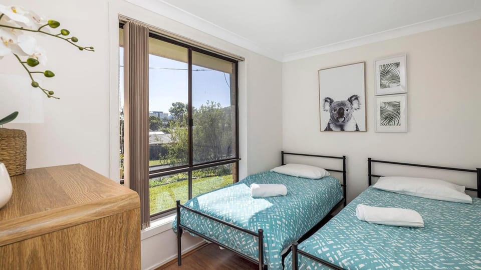 Walking Distance to Shoal Bay Beach House in Shoal Bay