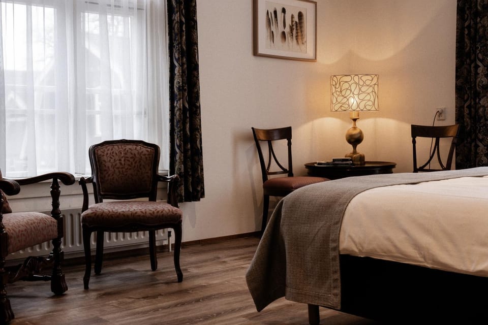 Bed, Photo of the whole room, Seating area, Bedroom