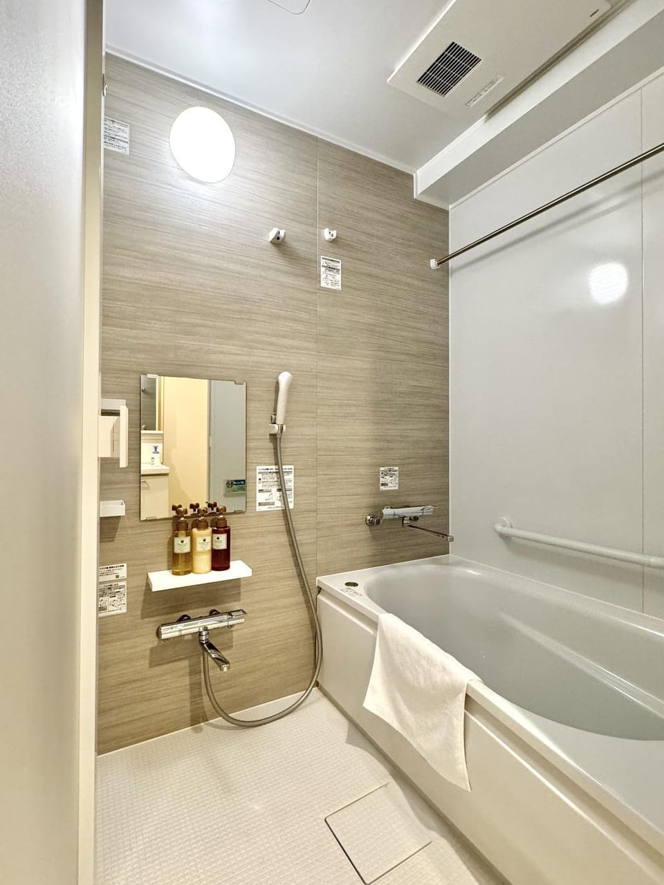 Shower, Hot Tub, Bathroom, Bath