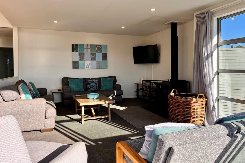 TV and multimedia, Living room, fireplace