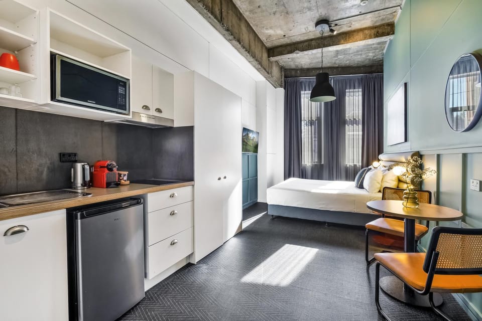 Bed, TV and multimedia, Coffee/tea facilities, Kitchen or kitchenette, Seating area, Bedroom, minibar, kitchen