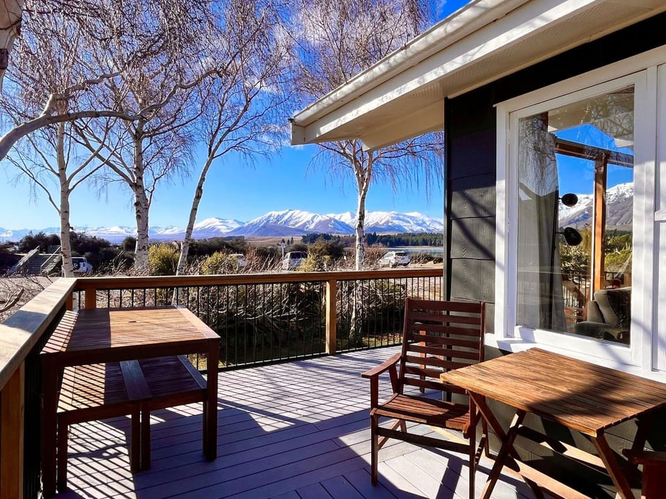 Patio, Dining area, Lake view, Mountain view