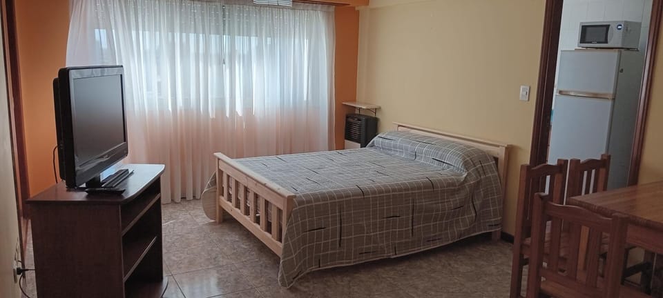Communal lounge/ TV room, Bed, TV and multimedia, Photo of the whole room, hair dresser