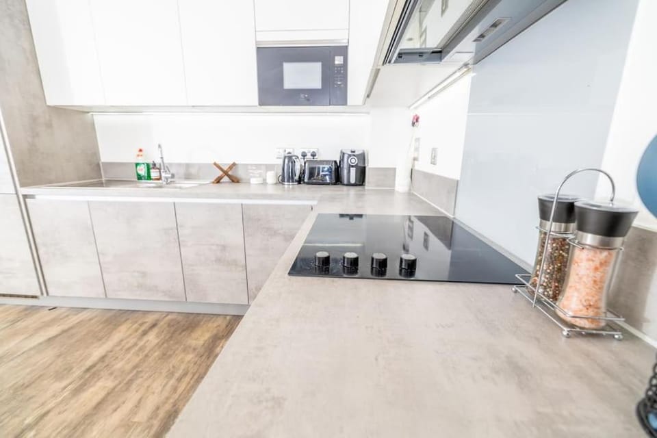 City Escape - Unwind in Style Apartment in Barking